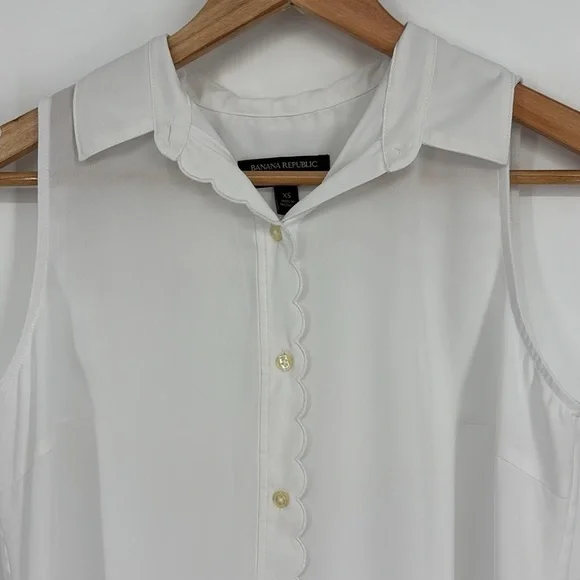Banana Republic Factory Scalloped Sleeveless Top Women’s Size XS in White - EUC! - Picture 3 of 7